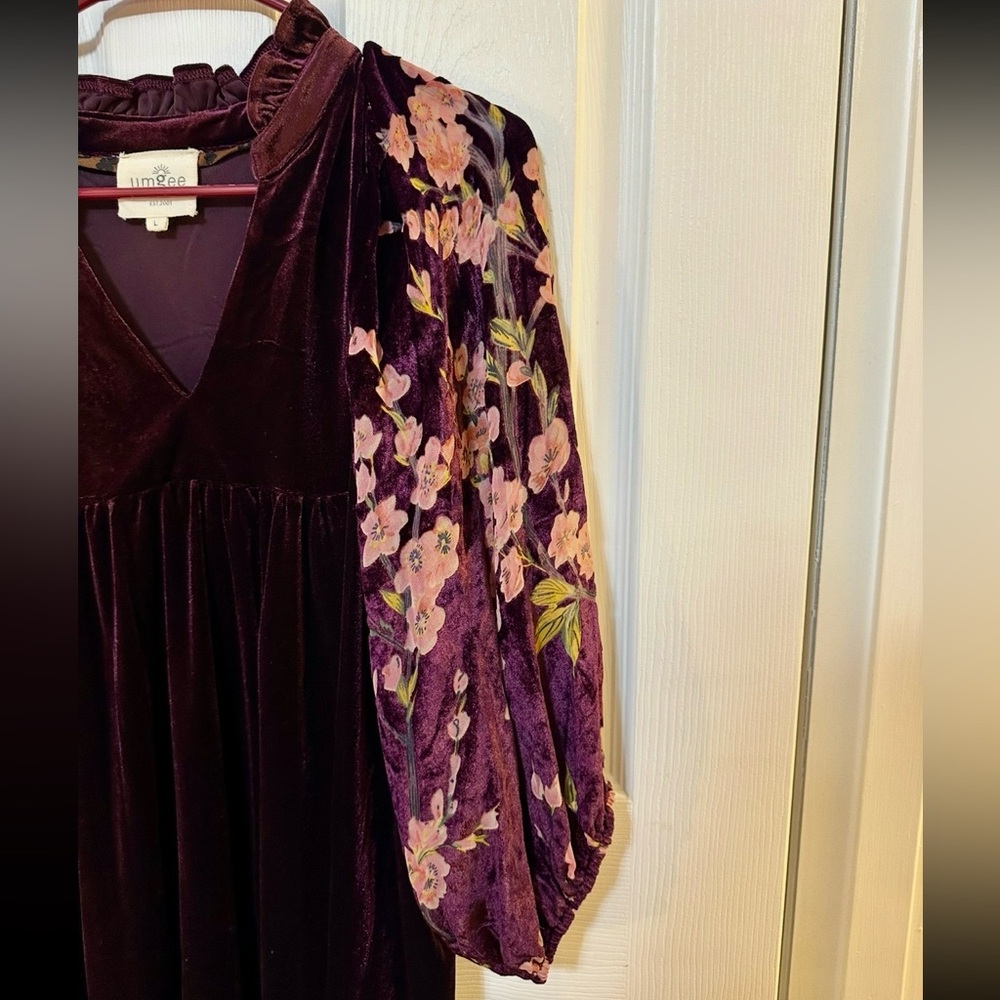 Umgee Large Like New Plum Velvet Floral Mini Dress With Floral Burnout Sleeves - Picture 3 of 5